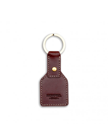 Square leather keyring in brown color, rear view, on a white background - MONPIEL Square leather keyring in brown color, rear view, on a white background - MONPIEL