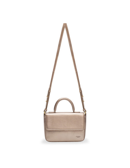 Bolsa pequena de couro Armado em tom metálico champanhe com vista frontal e alça longa sobre fundo branco - MONPIEL Bolsa pequena de couro Armado em tom metálico champanhe com vista frontal e alça longa sobre fundo branco - MONPIEL
