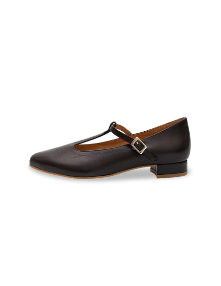 Marieta leather Mary Janes for women in black color, side view, on a white background - MONPIEL Marieta leather Mary Janes for women in black color, side view, on a white background - MONPIEL