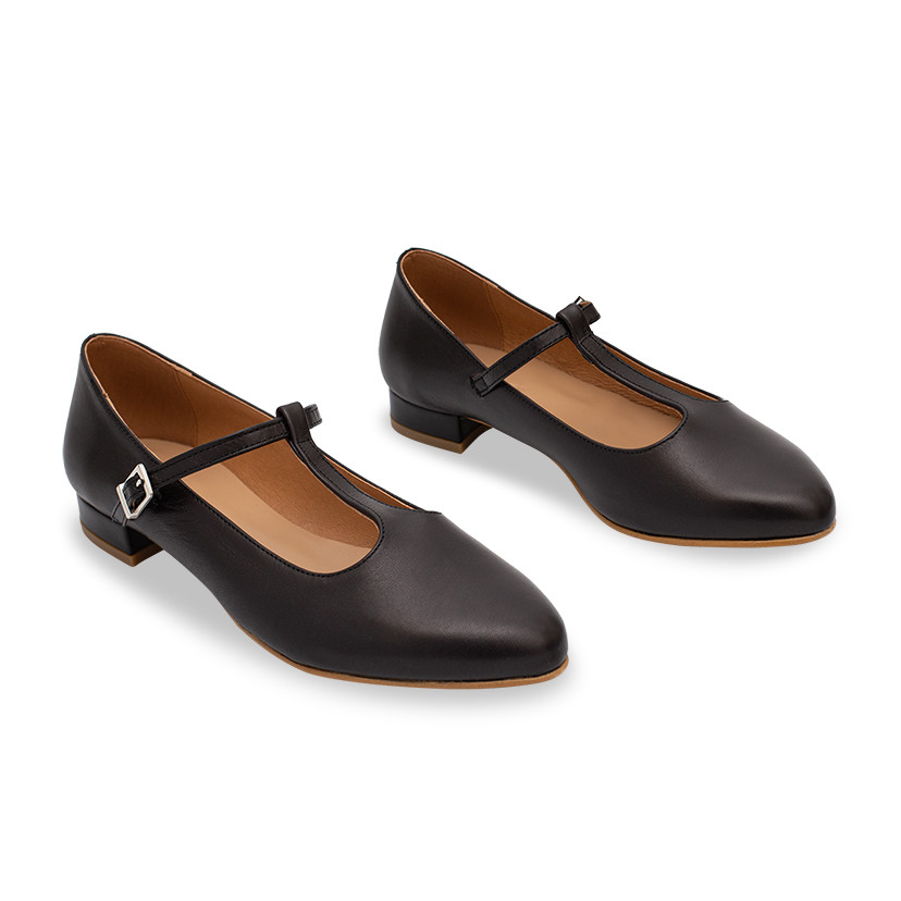 Mary Janes femininas Marieta de couro preto com vista em perspectiva sobre fundo branco - MONPIEL