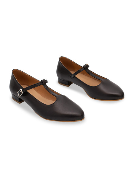 Marieta leather Mary Janes for women in black color, angled view, on a white background - MONPIEL Marieta leather Mary Janes for women in black color, angled view, on a white background - MONPIEL