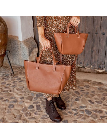 Leather basket bag with mini leather basket bag in leather color on the outside - MONPIEL