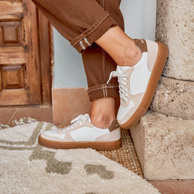Cosmo-Ledersneakers in Lederton, Perspektivansicht, Nahaufnahme - MONPIEL 2
