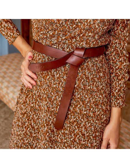 Cintura con nodo in pelle vaquetilla color cuoio, con iniziali personalizzate - MONPIEL Cintura con nodo in pelle vaquetilla color cuoio, con iniziali personalizzate - MONPIEL