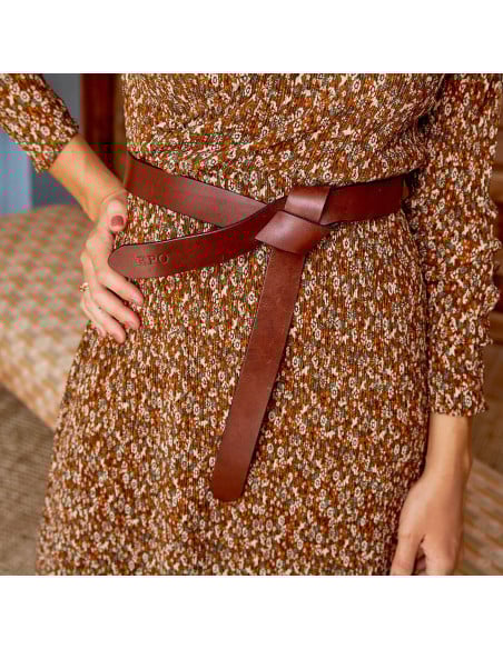 Vaquetilla leather knot belt in tan color, featuring personalized initials - MONPIEL Vaquetilla leather knot belt in tan color, featuring personalized initials - MONPIEL