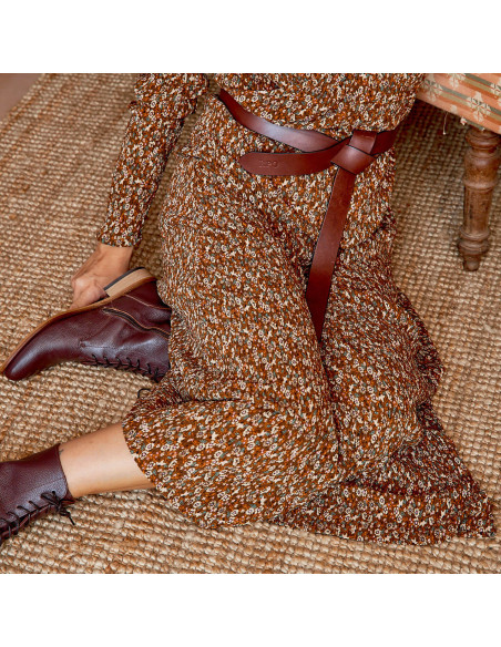 Cinturón nudo vaquetilla de piel en color cuero con detalle botas - MONPIEL Cinturón nudo vaquetilla de piel en color cuero con detalle botas - MONPIEL