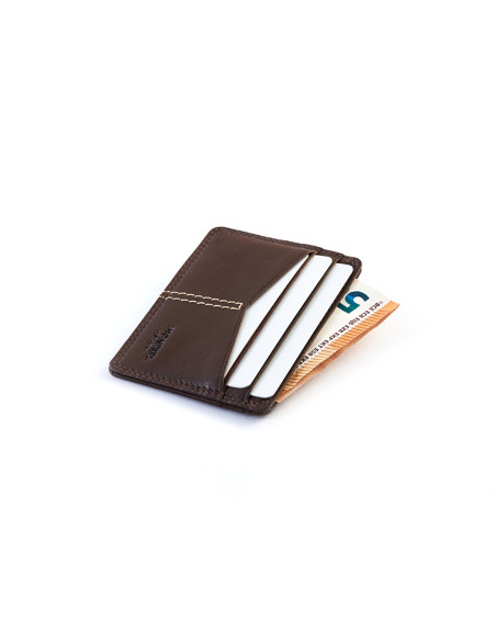 Porte-cartes en cuir style western, couleur marron, vue en perspective sur fond blanc - MONPIEL