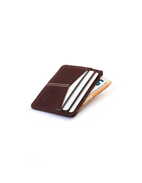 Western leather cardholder in Havana color, angled view, on a white background - MONPIEL Western leather cardholder in Havana color, angled view, on a white background - MONPIEL