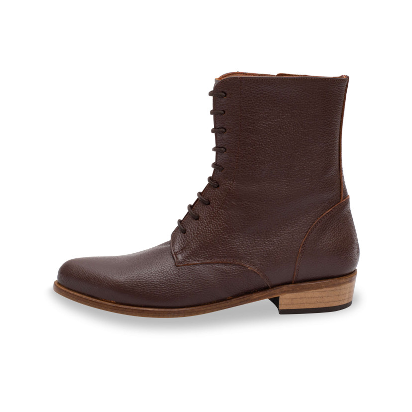 Women’s leather pointed-toe ankle boots in burgundy color, side view, on a white background - MONPIEL