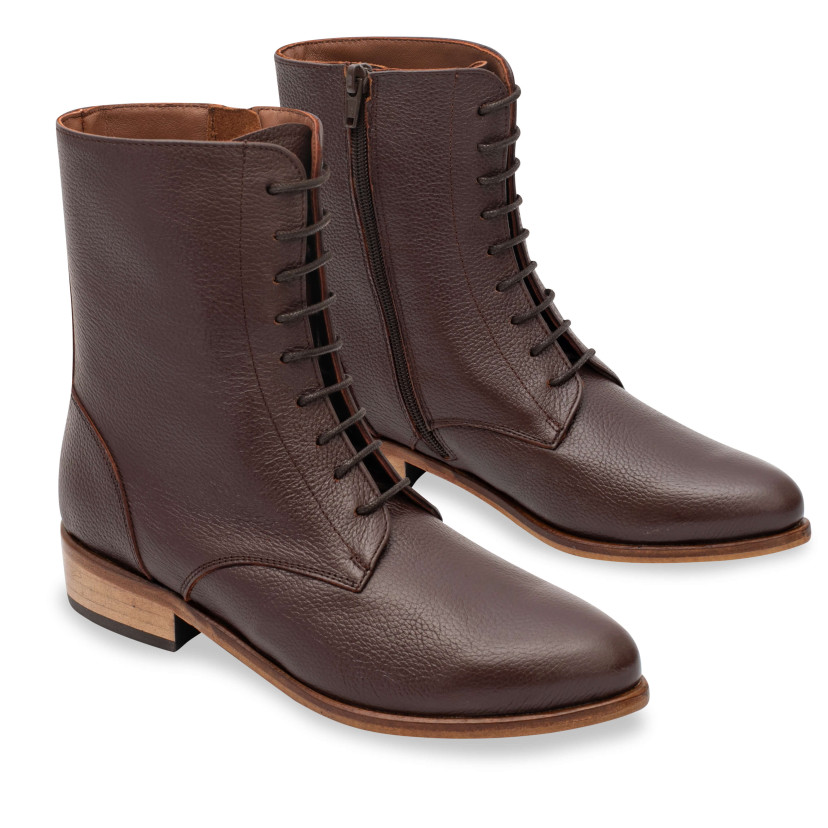 Women’s leather pointed-toe ankle boots in burgundy color, angled view, on a white background - MONPIEL