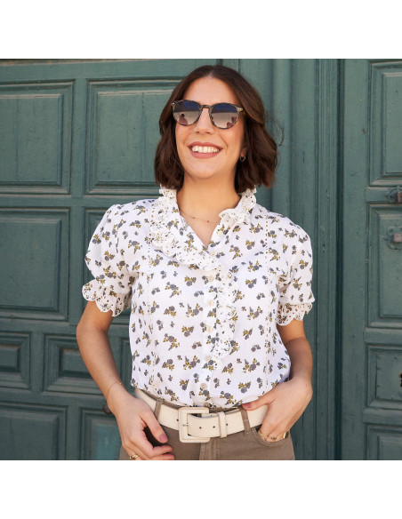 Short-sleeve lace blouse with blue floral pattern, front view, green door background - MONPIEL
