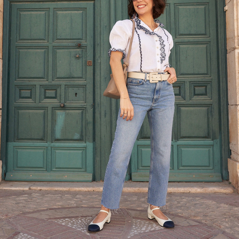 Short-sleeve white lace blouse, front view, wide shot - MONPIEL