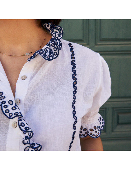 Short-sleeve white lace blouse, lace detail on the sleeve - MONPIEL