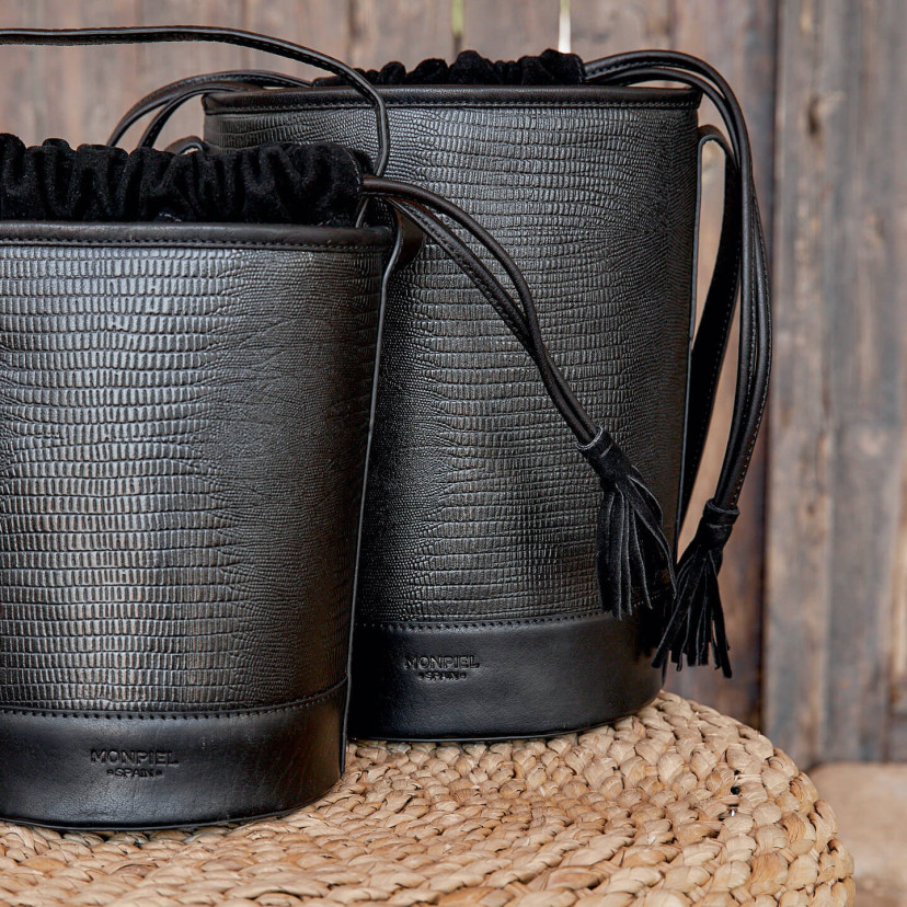 Small round bucket leather bag in black snakeskin pattern, front view - MONPIEL