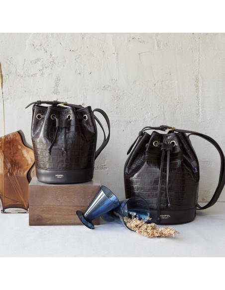 Borsa secchiello grande in pelle marrone stampa cocco, con una borsa piccola accanto - MONPIEL