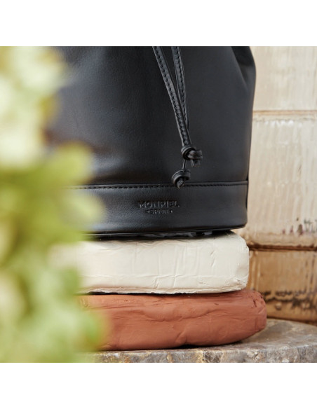 Large black leather bucket bag, front view, close-up on logo - MONPIEL