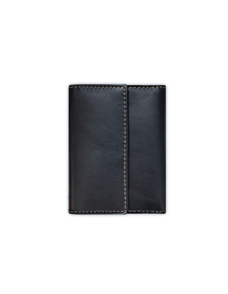 Petit portefeuille en cuir noir pour homme, avec compartiment à billets et poche à monnaie, vue arrière sur fond blanc - MONPIEL