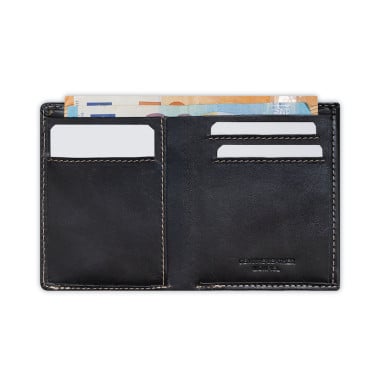 Pequena carteira de couro masculina com porta-cédulas e bolso para moedas, vista frontal, preta, sobre fundo branco - MONPIEL 2