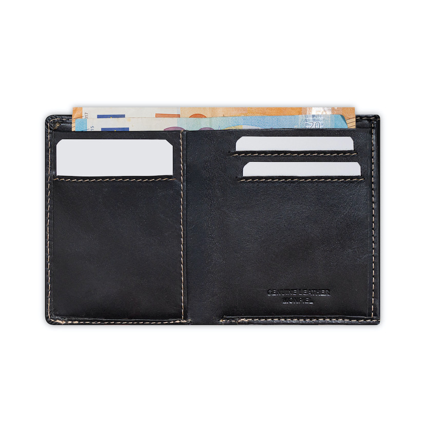 Carteira pequena de couro masculina em preto com compartimento para notas e moedas, aberta com detalhes dos slots para - MONPIEL