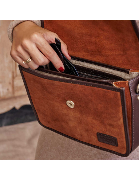 Borsa satchel in serraje color cuoio con fibbia, cerniera aperta, dettaglio interno - MONPIEL