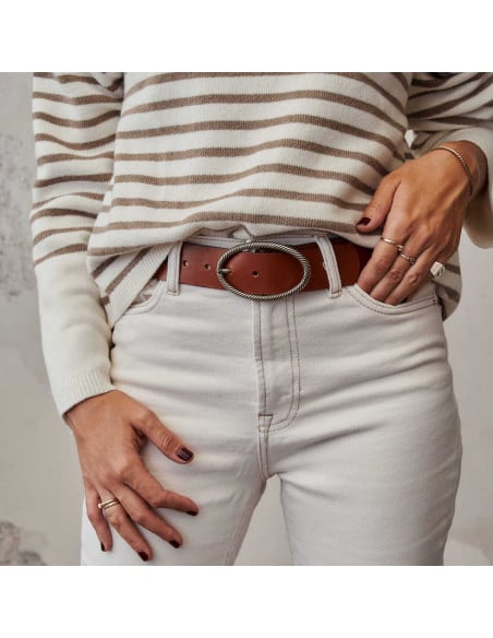Tan leather belt with an oval buckle, front view, worn on white trousers - MONPIEL