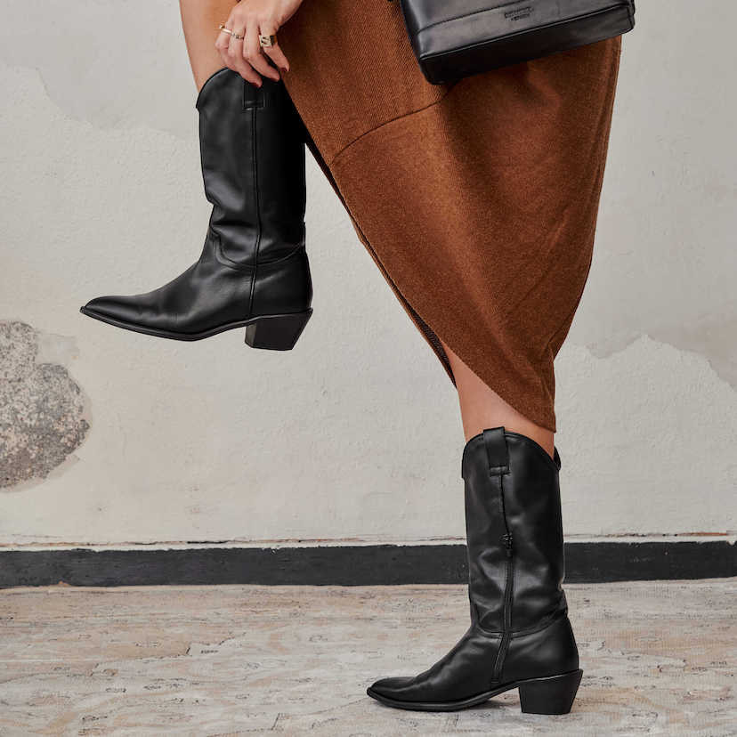 Black leather mid-calf cowboy boot with side view, knee up - MONPIEL