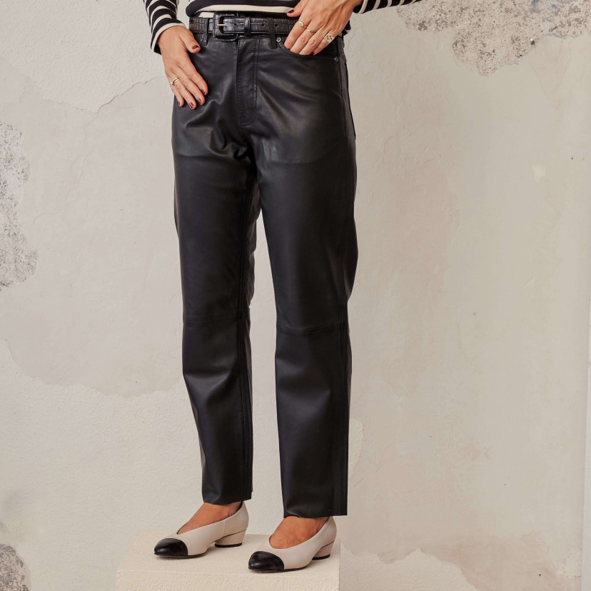 Black leather pants with perspective view, medium shot - MONPIEL