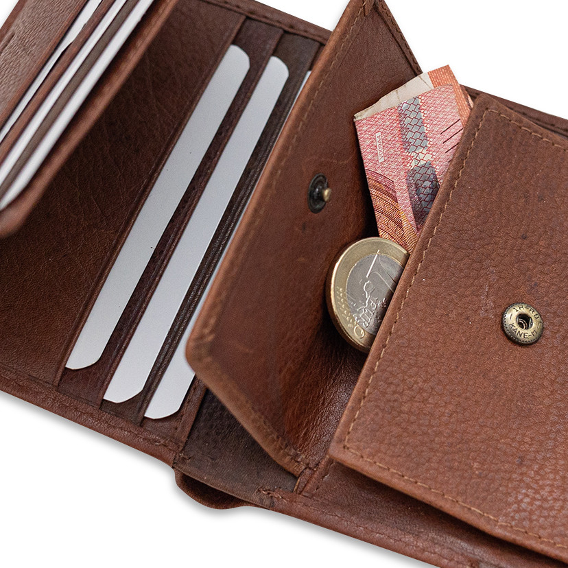 Havana leather wallet with coin purse and rubber detail, open coin purse close-up - MONPIEL