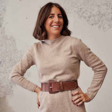 Extra wide belt with covered buckle in brown, worn over a dress - MONPIEL 2