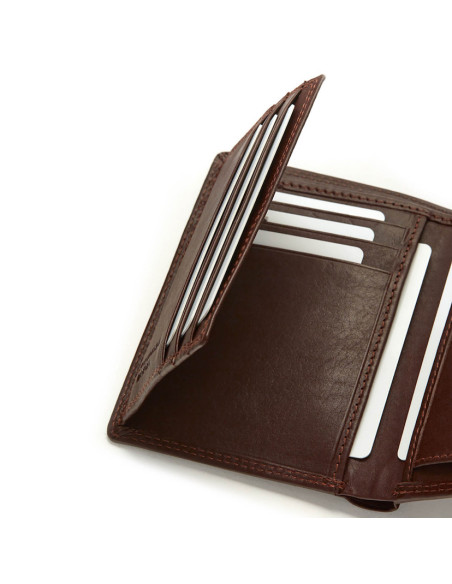 Portafoglio XL in pelle con chiusura a scatto e portamonete, marrone, con scomparti per carte su sfondo bianco - MONPIEL