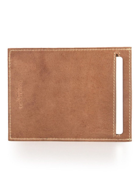 Porte-passeport pour homme en cuir couleur havane, vue horizontale sur fond blanc - MONPIEL