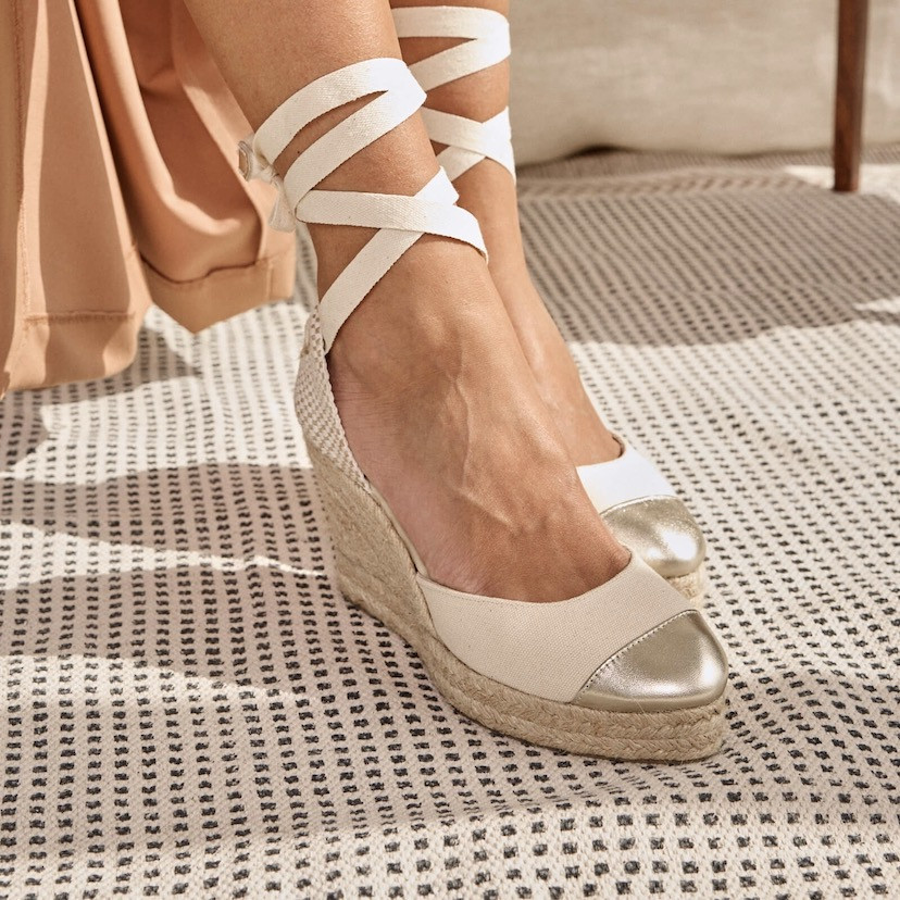 Platinum leather wedge espadrille with pointed toe, perspective view on a carpet - MONPIEL
