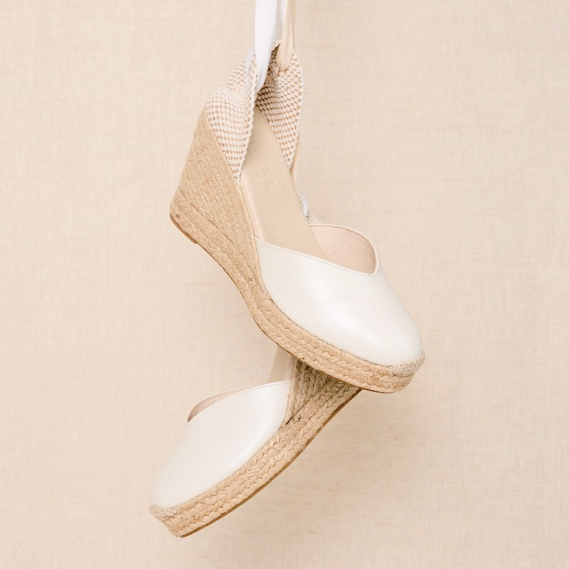 Pearl-colored leather wedge espadrille for brides, hanging - MONPIEL