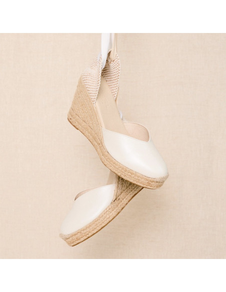 Pearl-colored bridal leather wedge espadrille, hanging - MONPIEL Pearl-colored bridal leather wedge espadrille, hanging - MONPIEL