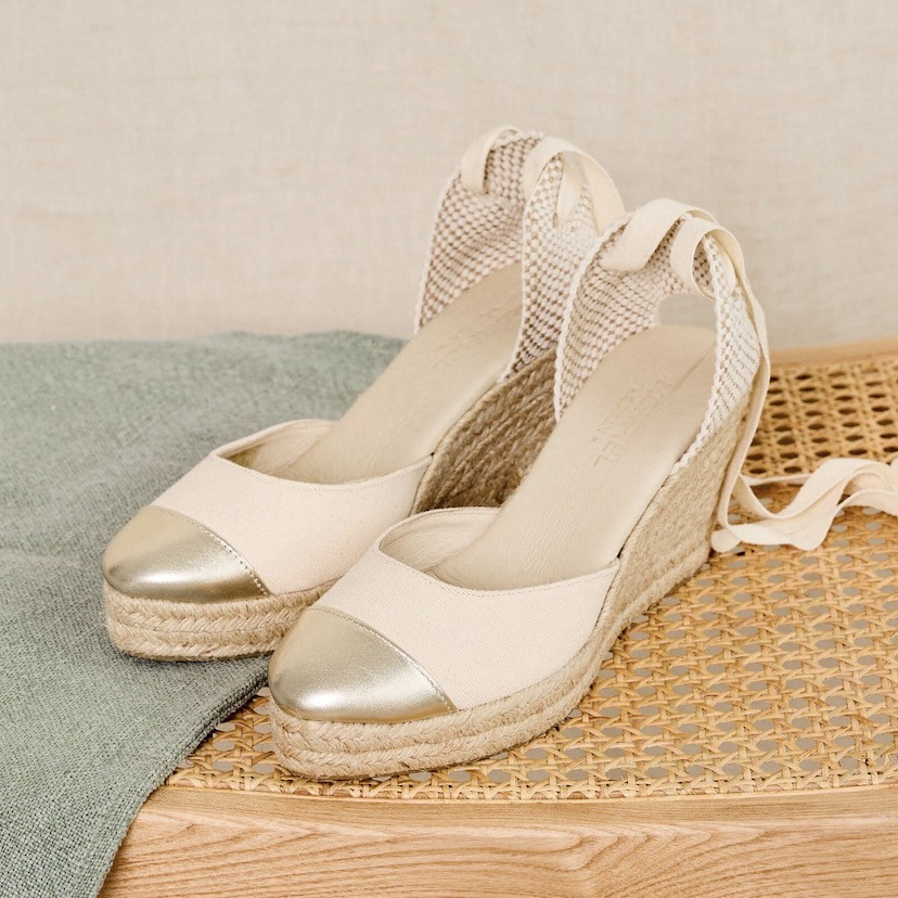 Platinum leather wedge espadrille with pointed toe, perspective view, resting on a bench - MONPIEL