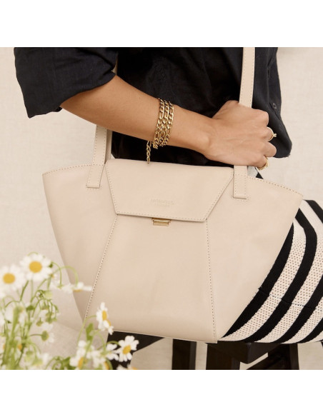 Beige leather women's tote bag Paris, hanging from the shoulder, front view - MONPIEL