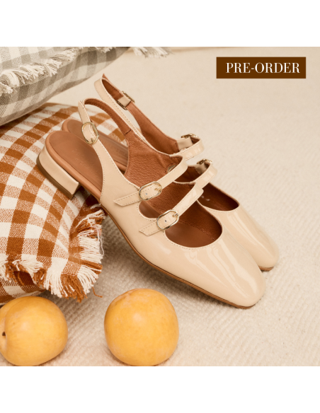 Mercedita lolina destalonada en color crema apoyadas sobre el cojín pre-order - MONPIEL