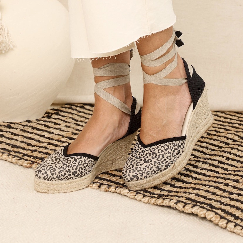 Elba animal print espadrille in black leopard canvas, perspective view on a carpet - MONPIEL