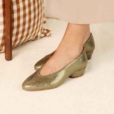 Ameliè apple heel ballerina in apple pearl color, perspective view on a carpet - MONPIEL 2