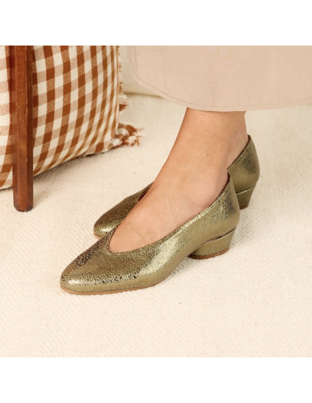 Apple Pearl Ameliè heel ballerina with a perspective view on a carpet - MONPIEL