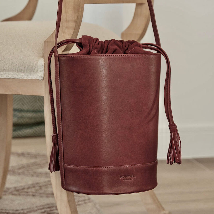 Havana leather round cube bag, hanging from the chair - MONPIEL