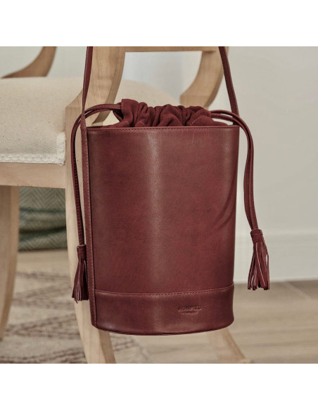 Havana leather round cube bag, hanging from the chair - MONPIEL