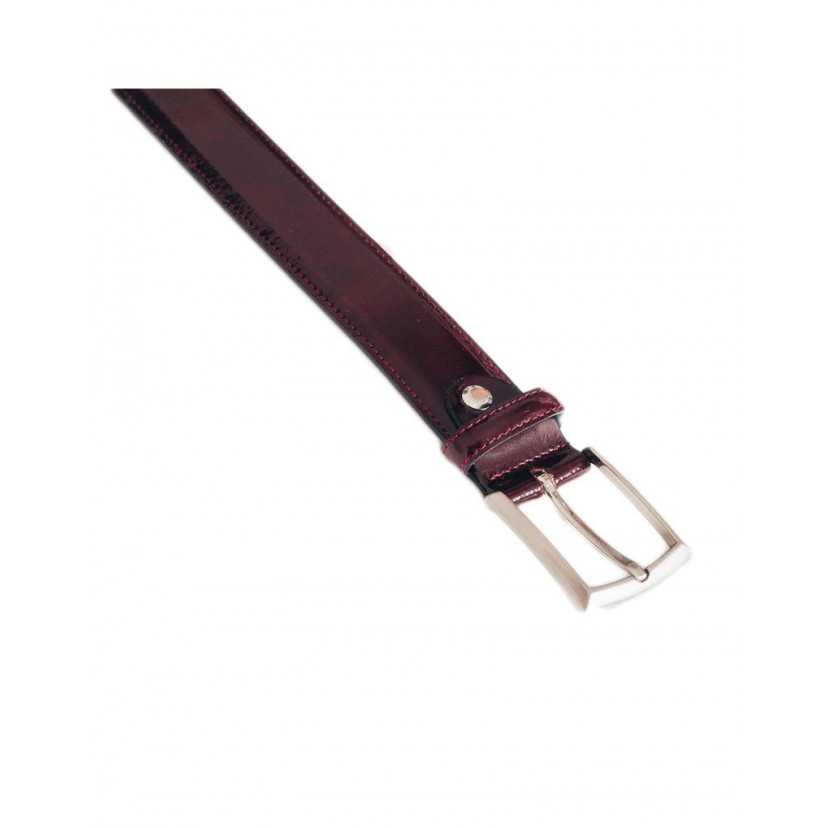 Side view of the burgundy leather belt with a classic metal buckle - MONPIEL