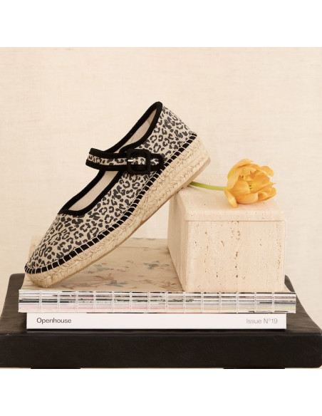 Schwarze Leopard-Canvas-Mary-Jane-Espadrille mit Seitenansicht - MONPIEL