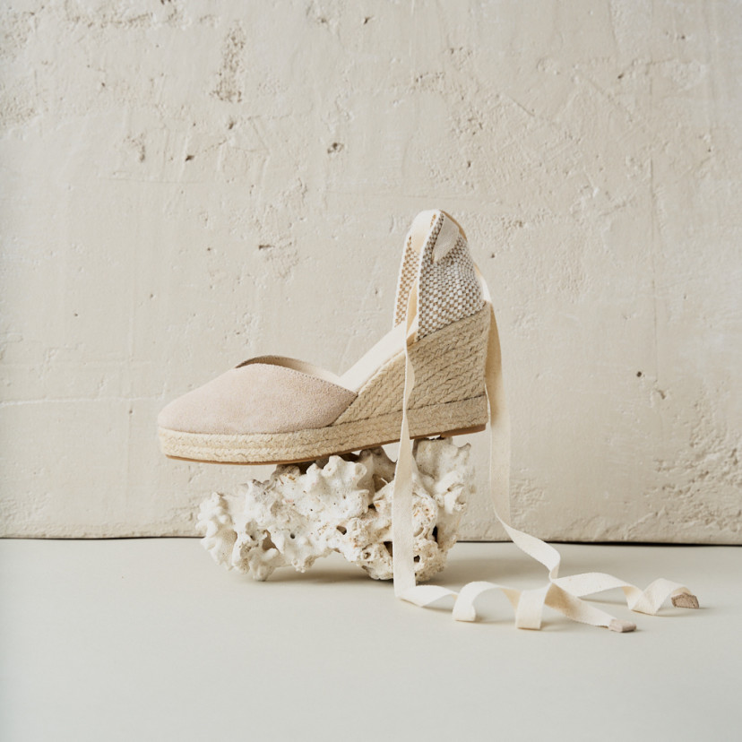 Elba leather wedge espadrille in beige, side profile view on ornament - MONPIEL