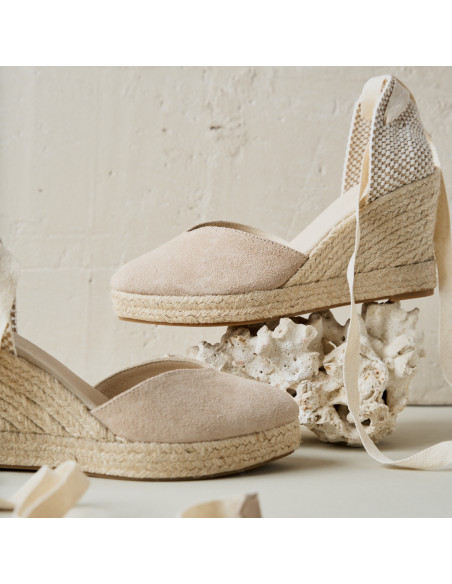 Elba leather wedge espadrille in beige, side profile view on ornament - MONPIEL