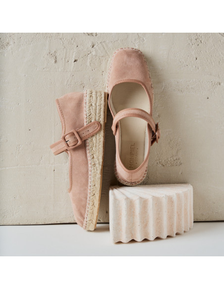 Cuba pink espadrille Mary Jane, profile and front view leaning against the wall - MONPIEL Cuba pink espadrille Mary Jane, profile and front view leaning against the wall - MONPIEL