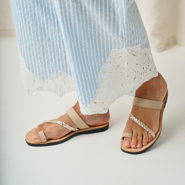 Greek-style Mykonos leather sandal in ice color with perspective view, steps in the foreground - MONPIEL