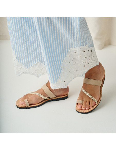 Mykonos Greek leather sandal in ice color, perspective view, close-up of steps - MONPIEL Mykonos Greek leather sandal in ice color, perspective view, close-up of steps - MONPIEL