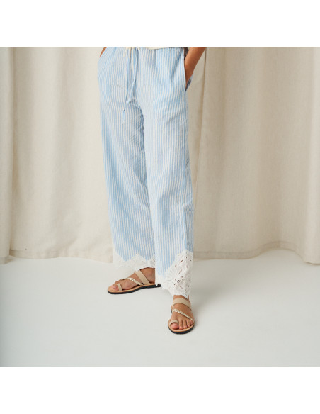 Sandale en cuir style grec Mykonos couleur glace, plan moyen avec vue de face et de profil - MONPIEL